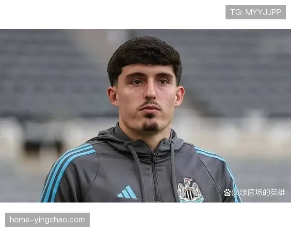 纽卡边后卫组合频繁内切 霍尔与利夫拉门托展现默契